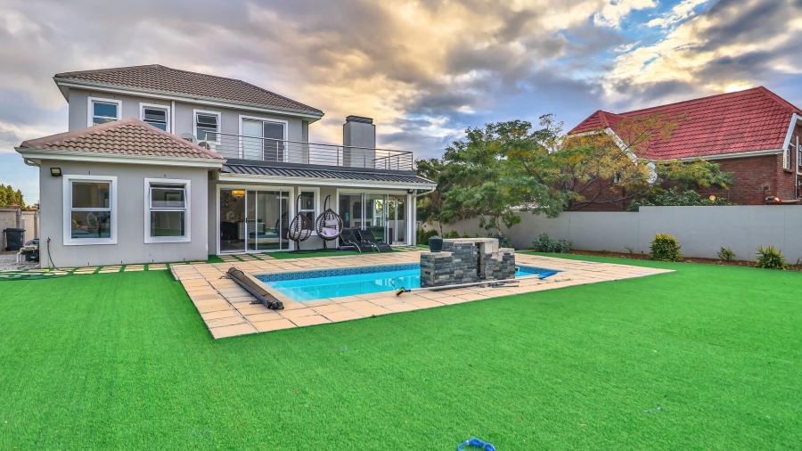 4 Bedroom Property for Sale in Dennegeur Western Cape